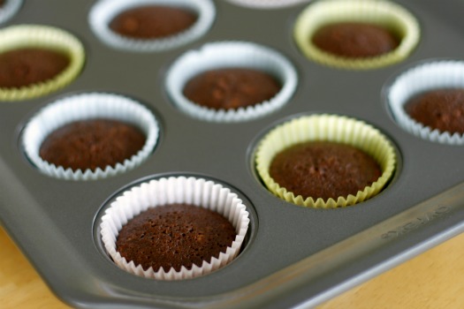 http://www.makeandtakes.com/wp-content/uploads/Baking-Brownies-in-Muffin-Tins.jpg