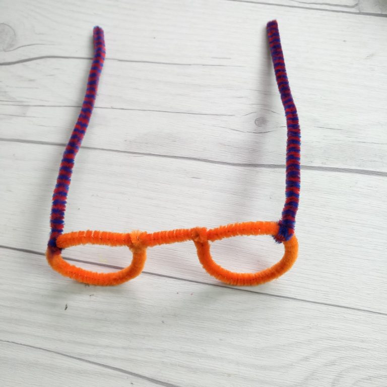 Bat-tastic Bifocals using Pipe Cleaners - Halloween Craft for Kids