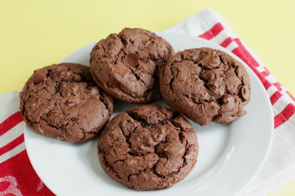 Strawberry Cake Mix Cookies - Amanda's Cookin' - Cookies, Brownies, & Bars