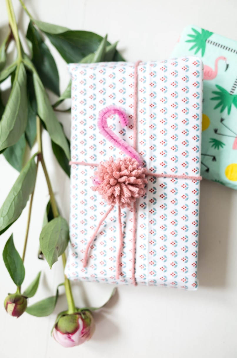 15 Super Fly Pink Flamingo Crafts - Make and Takes