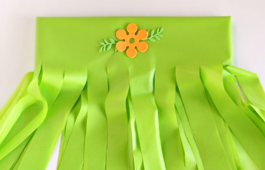 How to Make a Hawaiian Grass Skirt out of Party Streamers