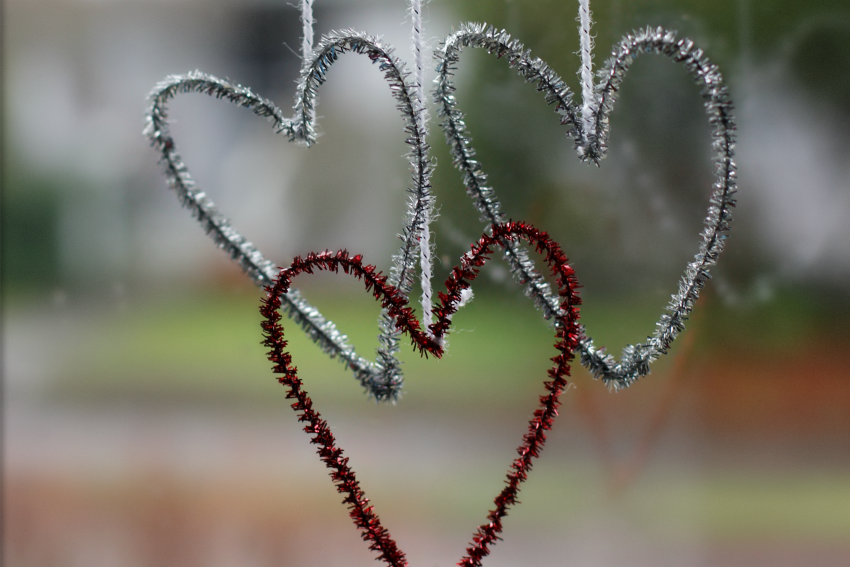 Make Valentines Easy with these 5 Pipe Cleaner Hearts Make and Takes