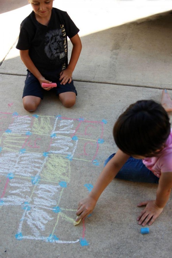 Sidewalk Chalk Games for Kids: Dots and Boxes - Make and Takes