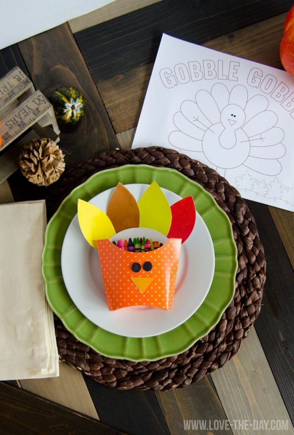 13 DIY Thanksgiving Tablescapes for Holiday Gathering - Make and Takes