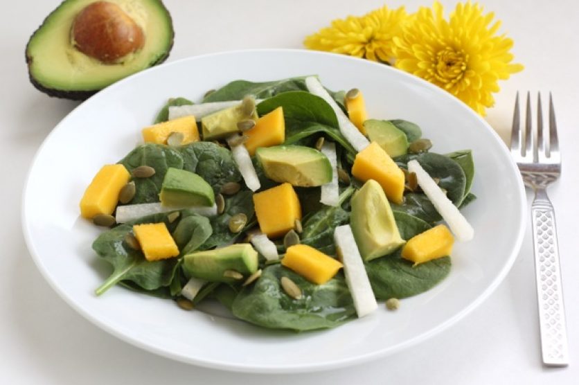 spinach-salad-with-avocado-mango-and-jicama