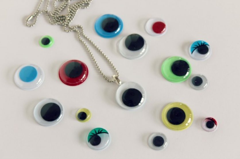 Googly Eye Necklace via makeandtakes.com