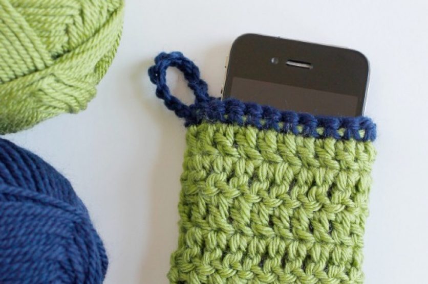 Crochet a Phone Cozy @makeandtakes.com #crochetaday