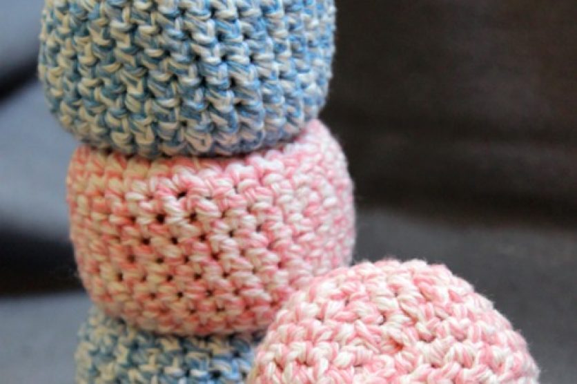 Amigurumi Crochet Hacky Sack Pattern by handsoccupied.com for @makeandtakes.com #crochetaday
