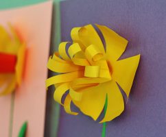paper-daffodils-center-closeup
