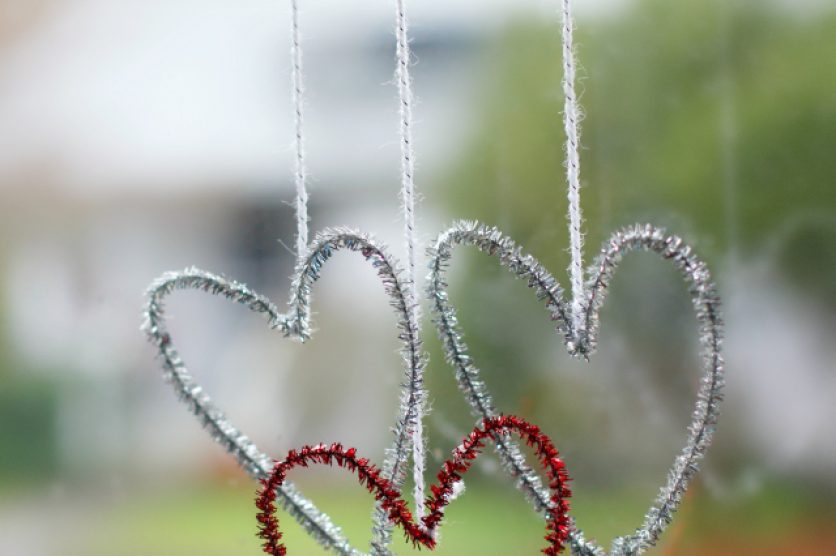 Hanging Pipe Cleaner Hearts