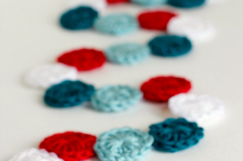 Make a Holiday Crochet Garland of Circles