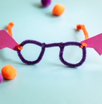 These Bat-tastic Bifocals are a super fun addition to your Halloween party or costume. They are super quick, mess-free and use just Pipe Cleaners and Craft Foam