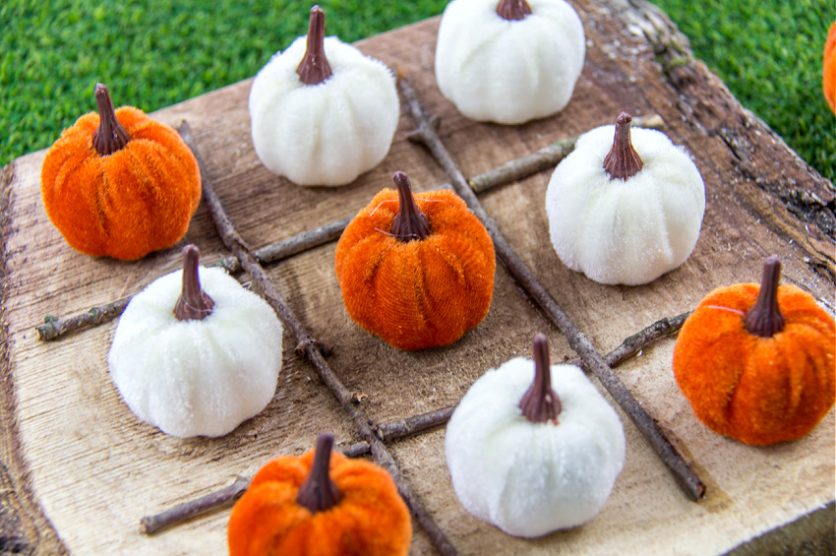 fall diy tic tac toe board with mini faux pumpkins