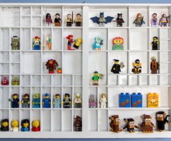 diy lego minifigure display using a printer's typeset tray