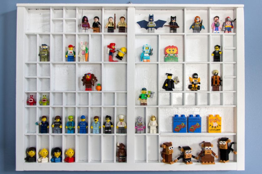 diy lego minifigure display using a printer's typeset tray