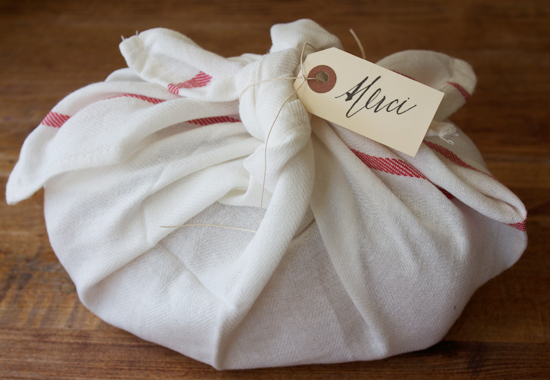 Easy Dish Towel Wrapped Housewarming Gift - Make and Takes