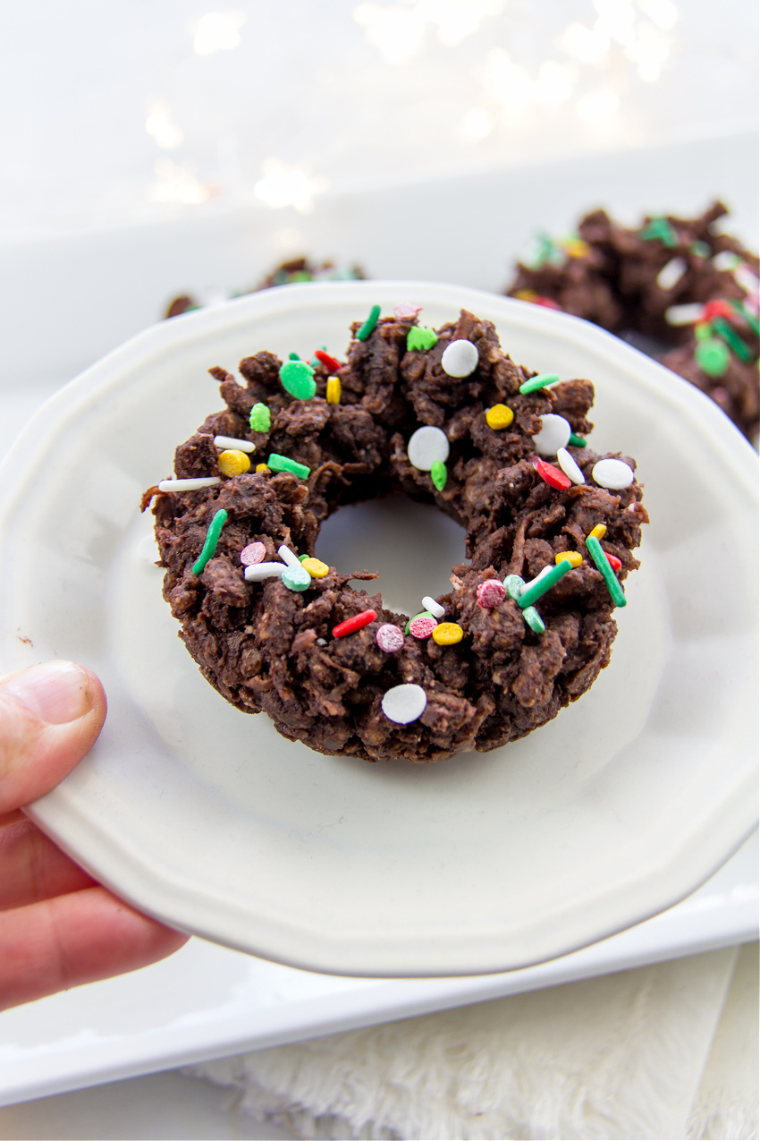 christmas chocolate crackles shaped like a wreath for holiday parties.