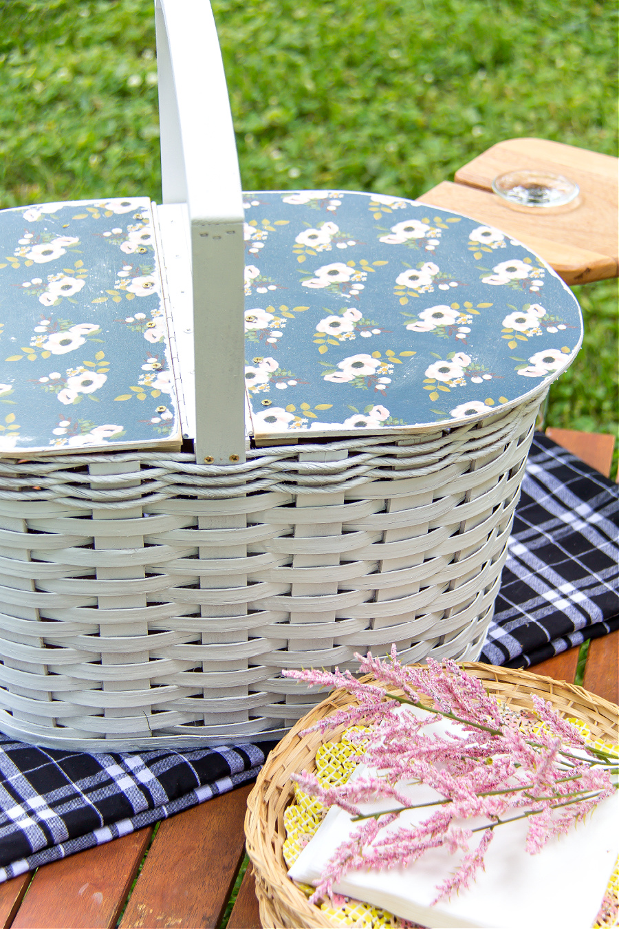 Wicker Picnic Basket Storage Hamper, Food With Lid Handle Flower