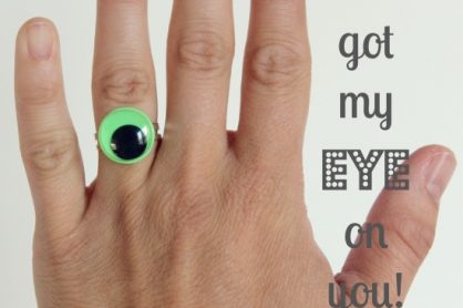 Googly Eye Ring Tutorial via @makeandtakes.com