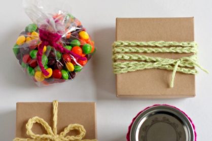 Chain Stitch Crochet Wrapping Ribbon @makeandtakes.com #crochetaday
