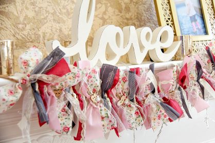 how to make a valentines day garland