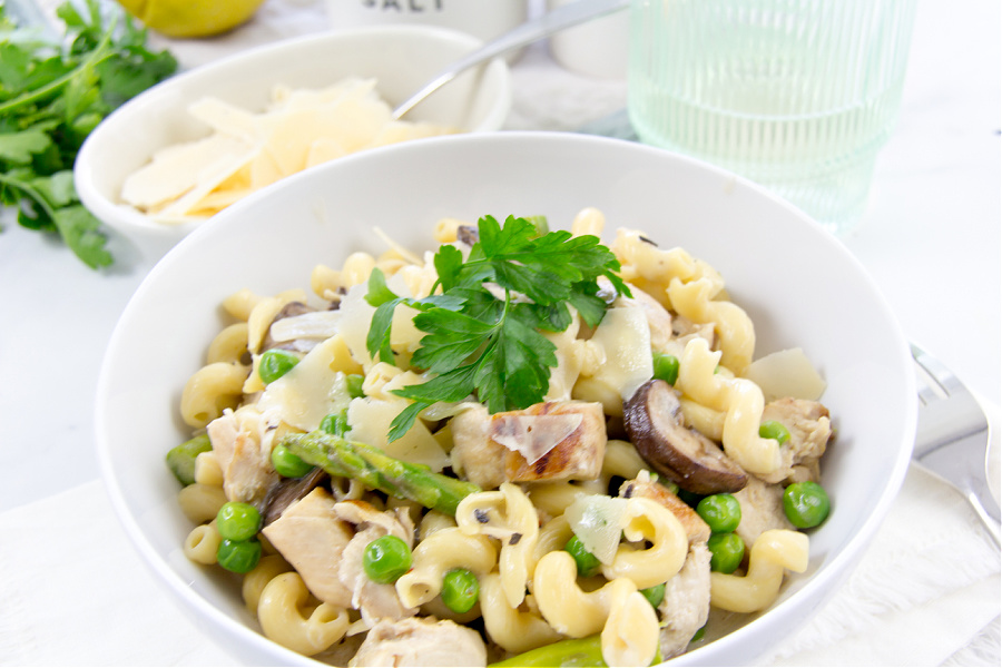 Spring Pasta with Chicken, Asparagus, and Mushrooms - MAT