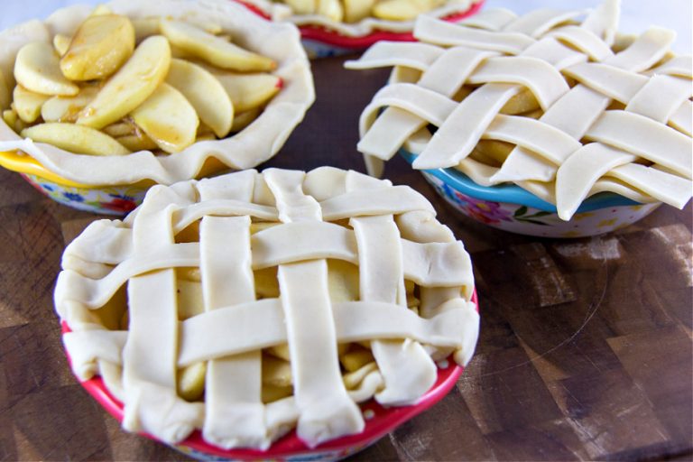 How to Make Mini Apple Pies for Fall - Make and Takes