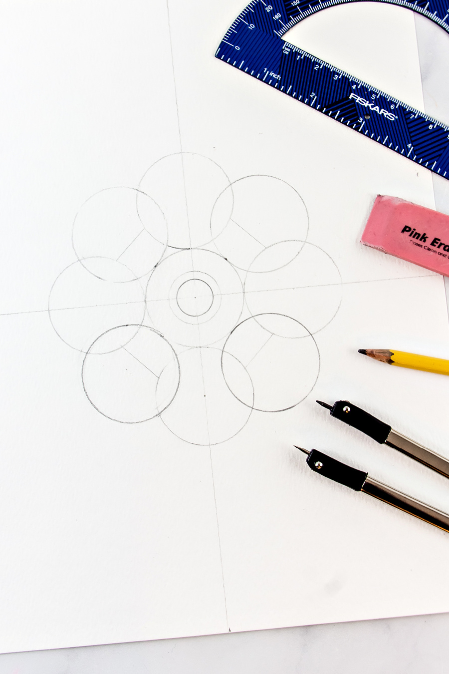 mandale drawing idea using circles for beginners