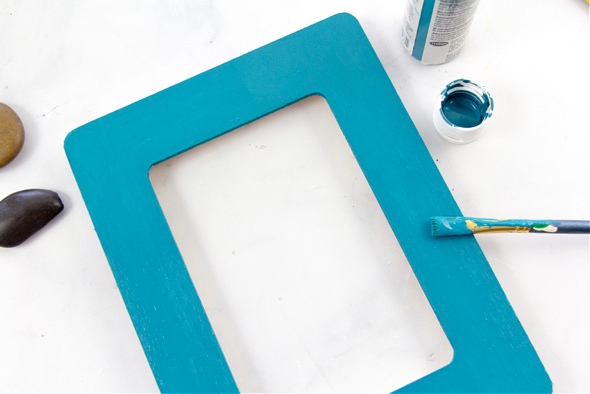 paint a cheap wood frame to make a dad rocks craft