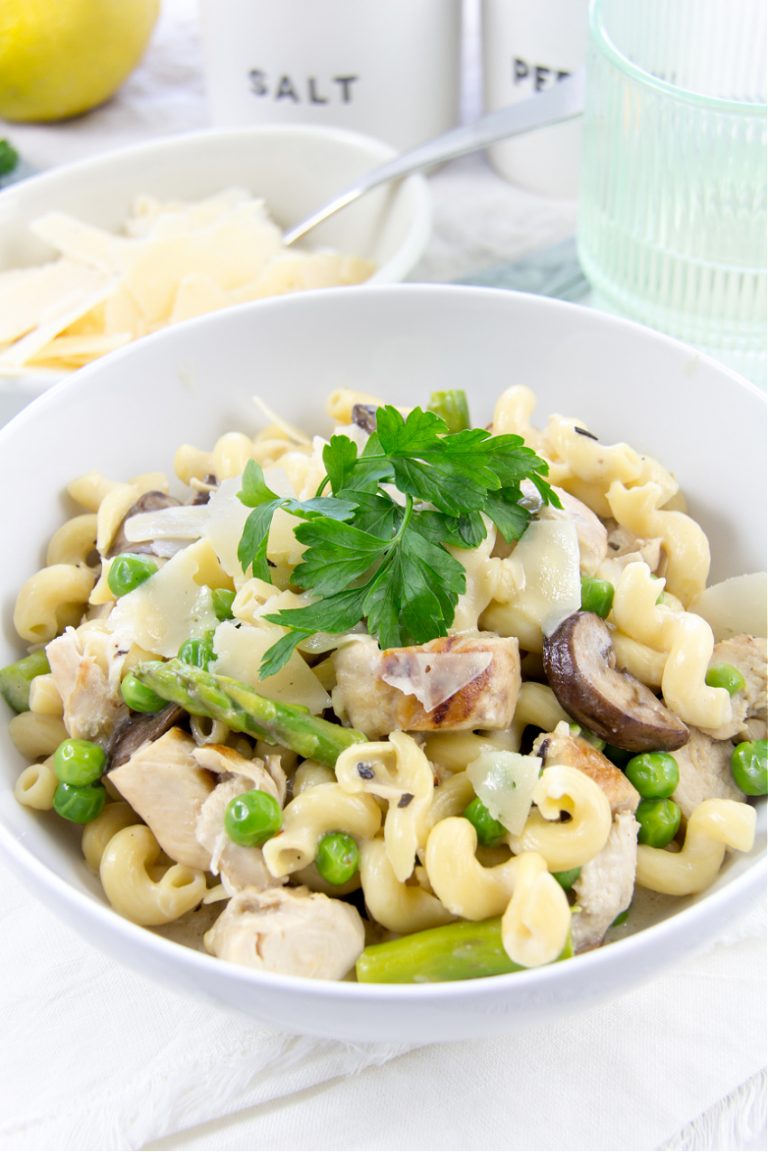 Spring Pasta with Chicken, Asparagus, and Mushrooms - MAT